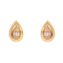 Load image into Gallery viewer, DIAMOND AND BAGUETTE 14K YELLOW GOLD PAIR SHAPE STUDS EARRING