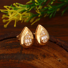 Load image into Gallery viewer, DIAMOND AND BAGUETTE 14K YELLOW GOLD PAIR SHAPE STUDS EARRING