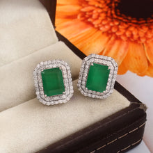 Load image into Gallery viewer, DIAMOND AND 14K WHITE GOLD EMERALD STUDS EARRING