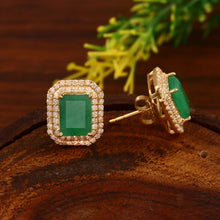 Load image into Gallery viewer, DIAMOND AND 14K YELLOW GOLD EMERALD STUDS EARRING