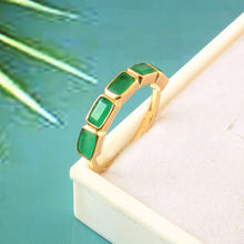 Load image into Gallery viewer, 1.56 CT EMERALD & 14K YELLOW GOLD BEZAL SETTING RING
