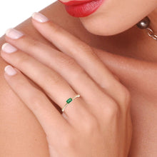 Load image into Gallery viewer, 0.14 CT DIAMOND & 14K YELLOW GOLD RING WITH EMERALD