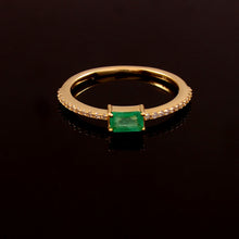 Load image into Gallery viewer, 0.14 CT DIAMOND & 14K YELLOW GOLD RING WITH EMERALD
