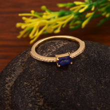 Load image into Gallery viewer, 0.14 CT DIAMOND & 14K YELLOW GOLD RING with sapphire