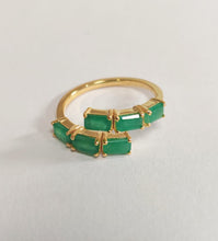 Load image into Gallery viewer, 1.60 CT EMERALD & 14K YELLOW GOLD RING