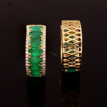 Load image into Gallery viewer, 0.45 CT DIAMOND &amp; 3.60 CT EMERALD OVAL 14 K YELLOW GOLD HOOP
