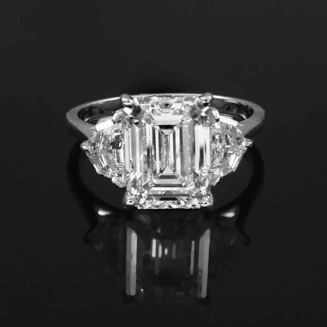 4.00 CT LAB DIAMOND & 14K  WHITE GOLD LAB GROWN TRAPEZOIDS SHAPE AND EMERALD CUT SOLITAIRE RING