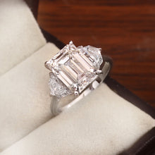 Load image into Gallery viewer, 4.00 CT LAB DIAMOND &amp; 14K  WHITE GOLD LAB GROWN TRAPEZOIDS SHAPE AND EMERALD CUT SOLITAIRE RING
