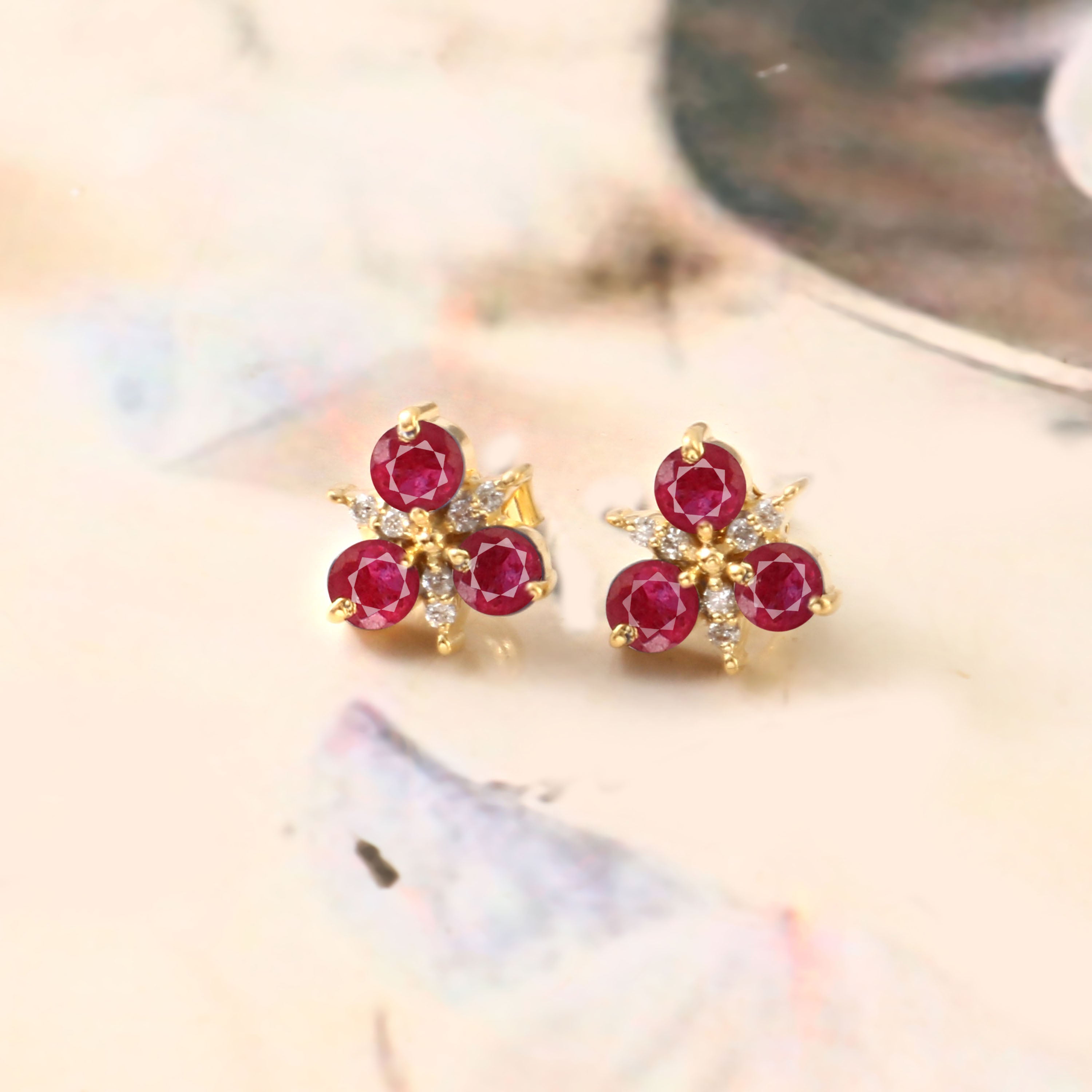 0.07 CT DIAMOND & 1.10 CT RUBY 14K YELLOW GOLD STUD