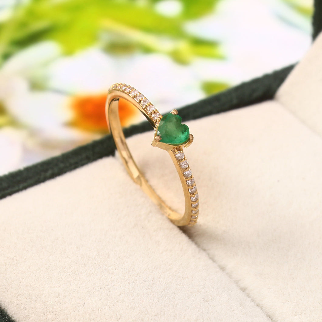 0.15 CT DIAMOND & 0.20 CT EMERALD HEART SHAPE 14K YELLOW GOLD RING