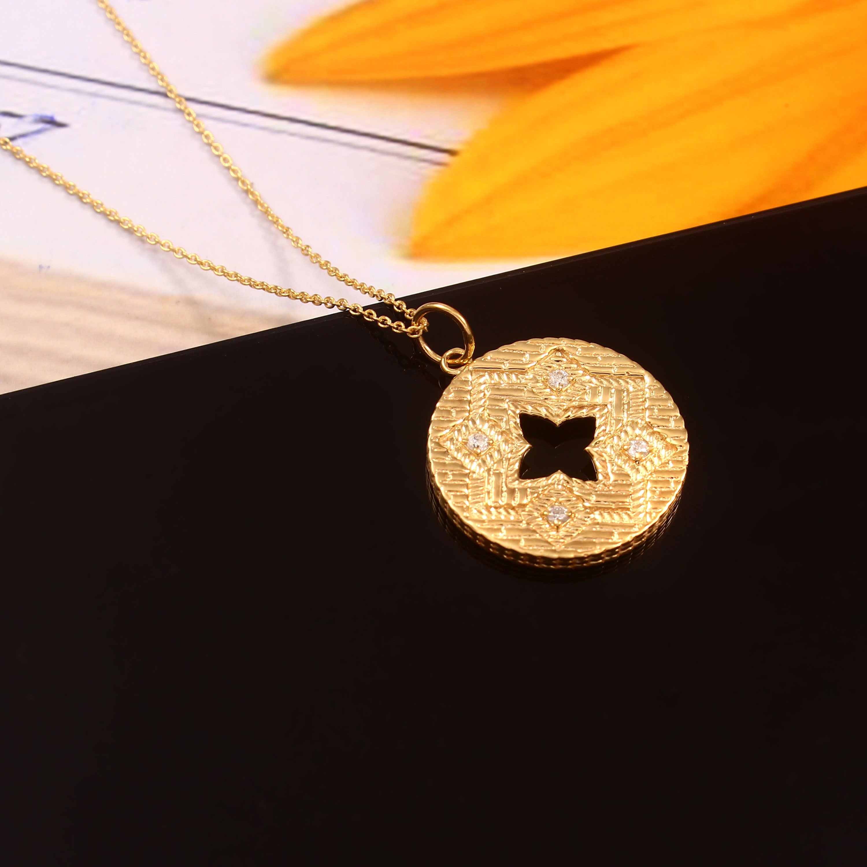 0.10 CT DIAMOND & 14K YELLOW GOLD CHAIN PENDANT