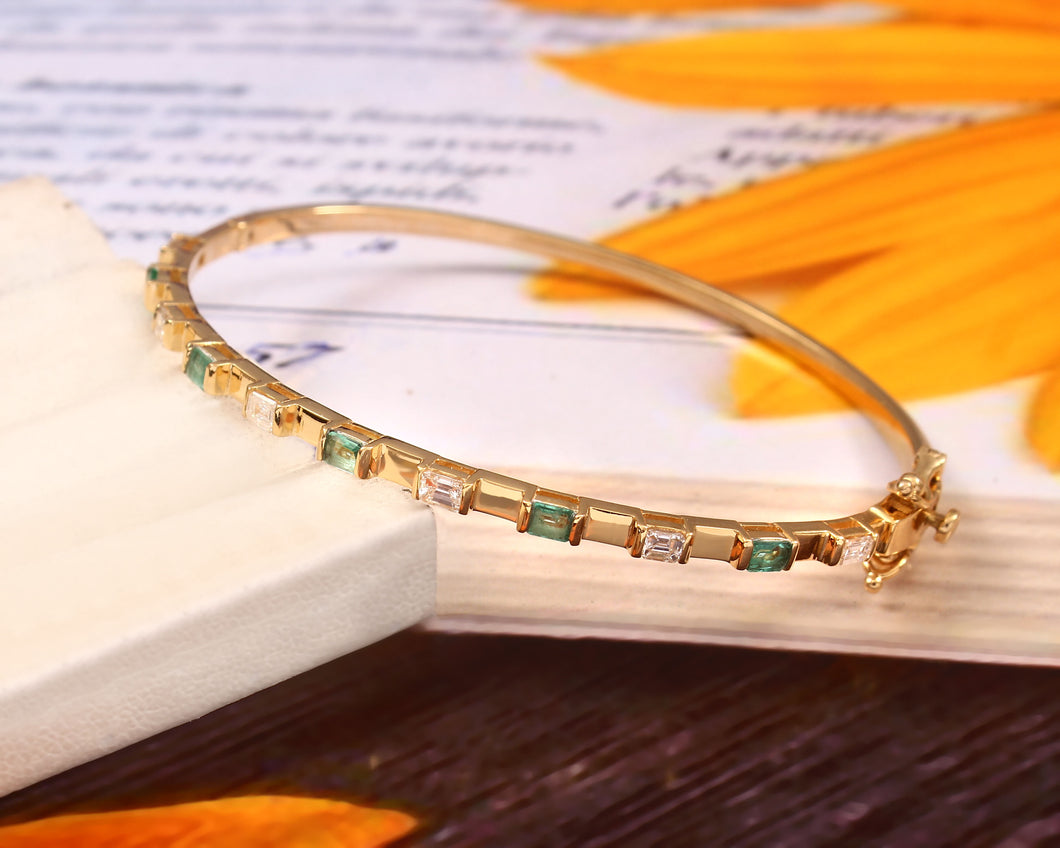 0.60 CT DIAMOND & 14K YELLOW GOLD EMERALD BANGLE