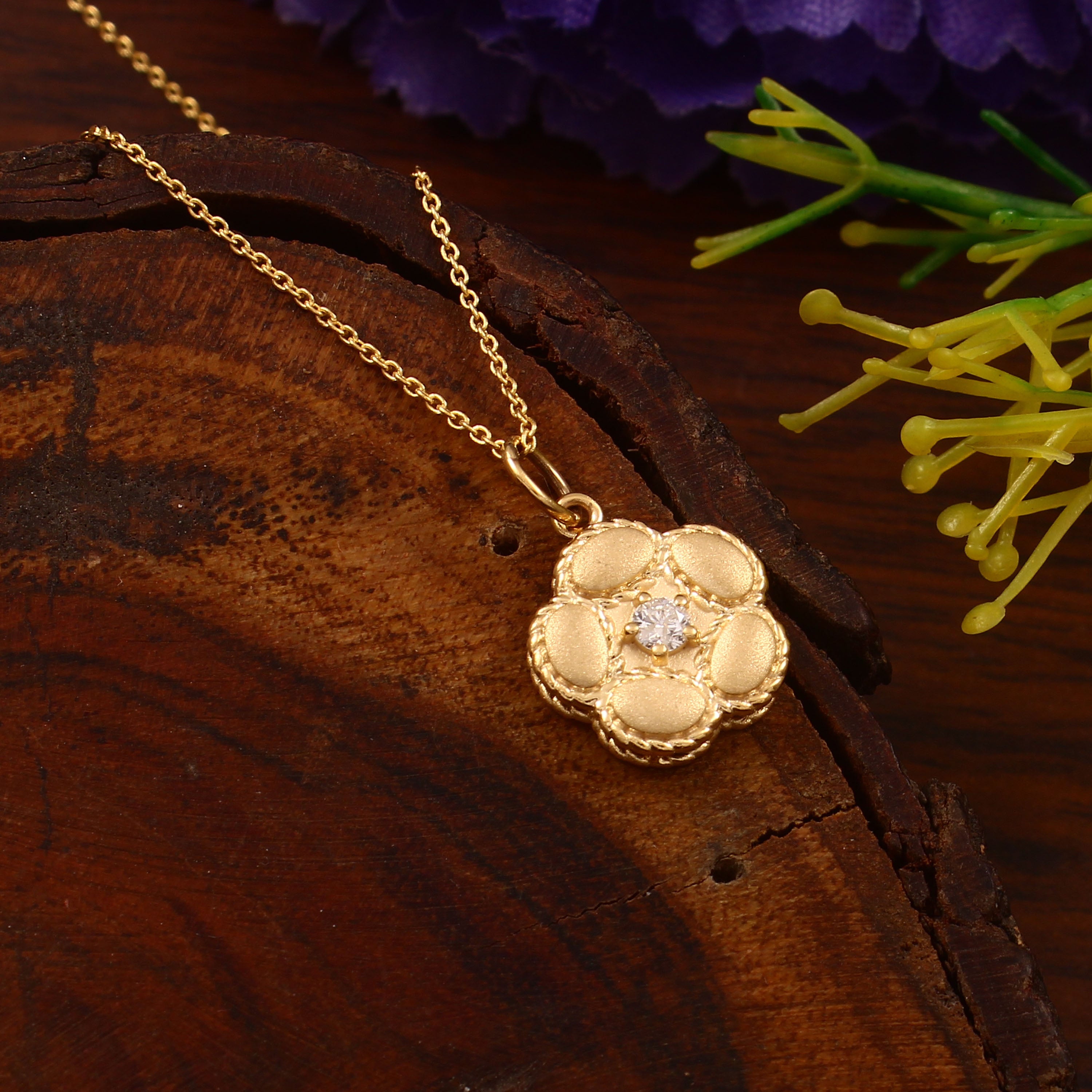 0.10 CT DIAMOND & 14K YELLOW GOLD MATT PENDANT WITH CHAIN