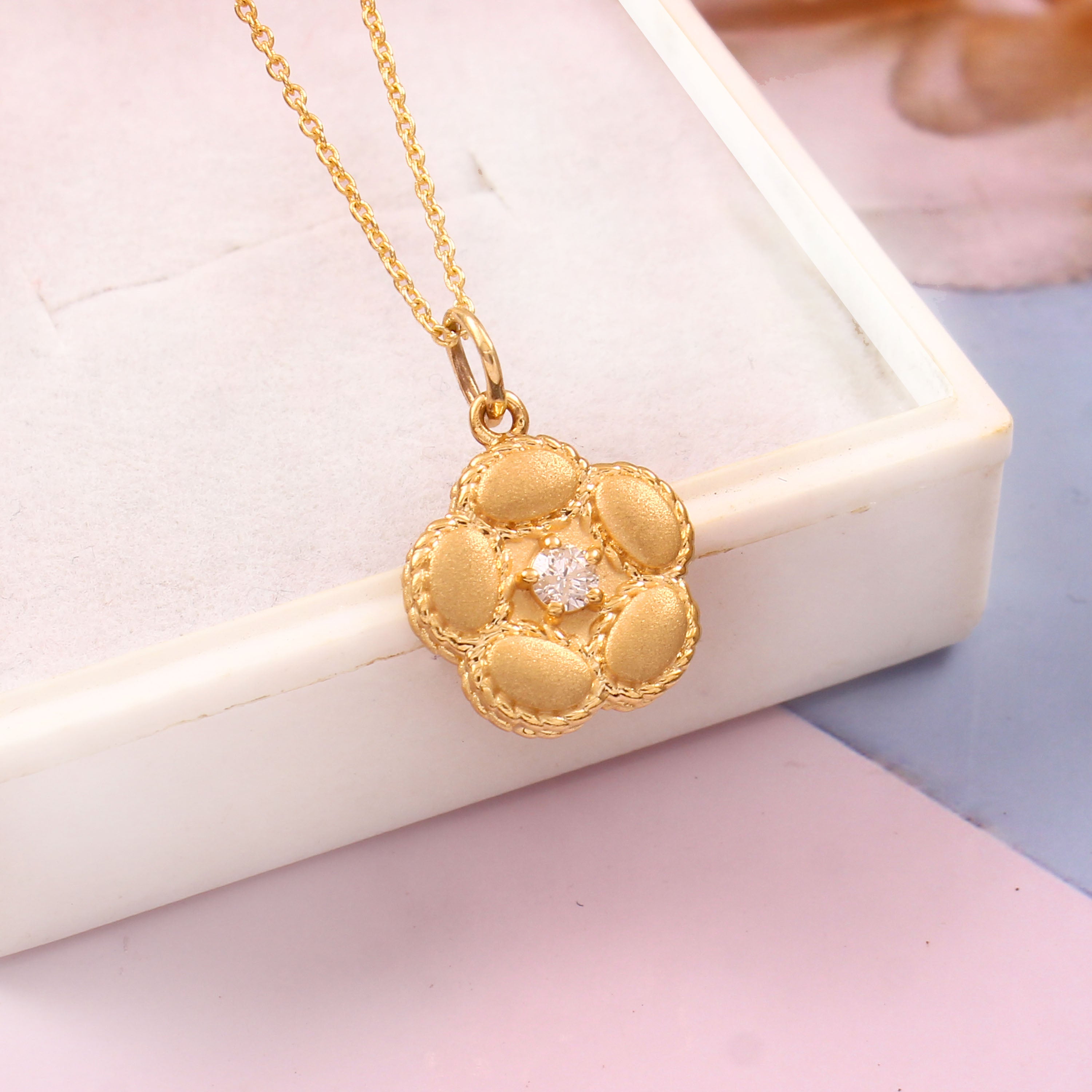 0.10 CT DIAMOND & 14K YELLOW GOLD MATT PENDANT WITH CHAIN