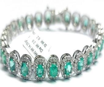 6.2 Cts Cushion shape Emerald & 2.9 Cts Diamond 14Kt White gold Tennis Bracelet