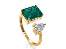 Load image into Gallery viewer, 0.33 Ct Pear shaped Diamond 2.20 Ct Emerald Ring 18K Gold
