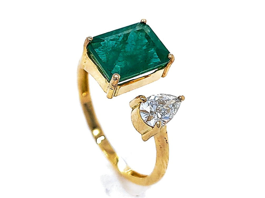 0.33 Ct Pear shaped Diamond 2.20 Ct Emerald Ring 18K Gold